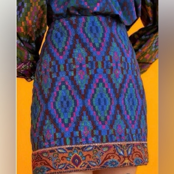 FARM RIO Tapestry Scarf
Blue Mini Skirt Size 0 - Picture 3 of 16